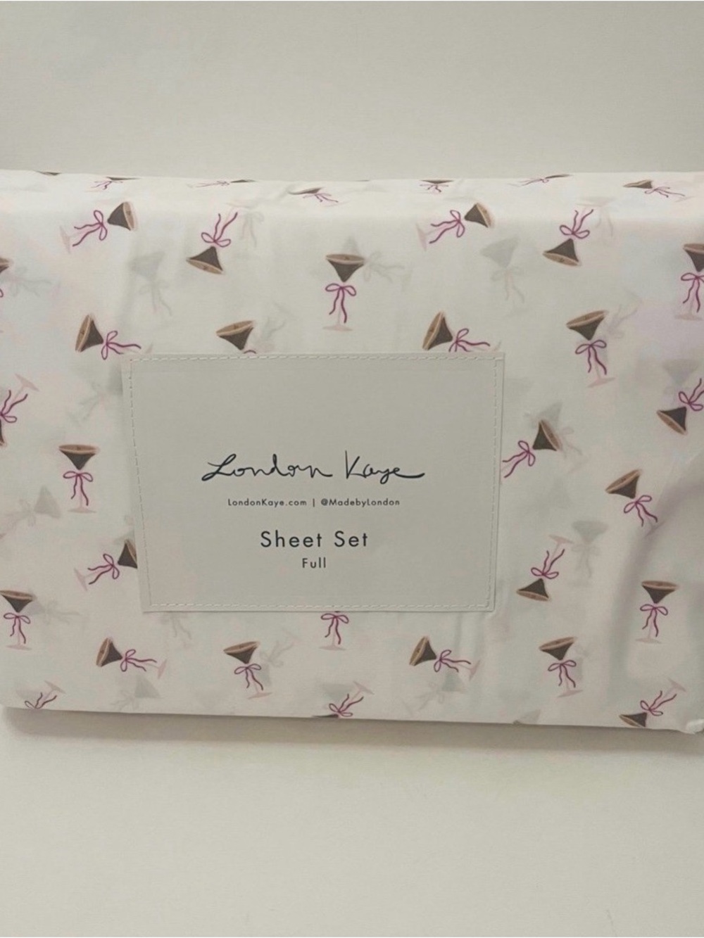 London Kaye Full Size White Sheet Set Cafe Espresso Martini Glasses with Bows